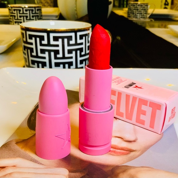 Jeffree Star Velvet Trap lipstick Red Affair - NIB - Picture 3 of 4